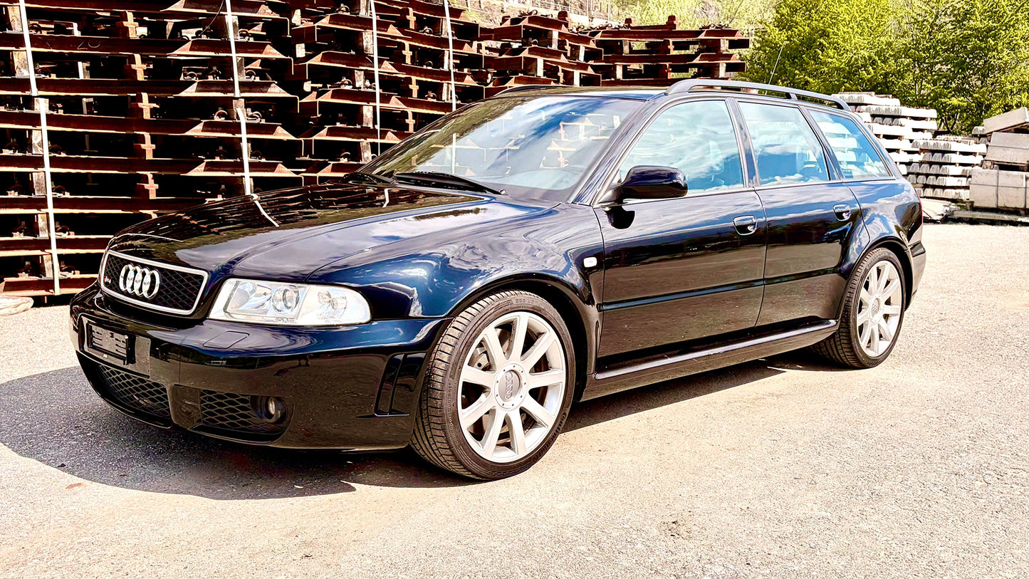Audi RS4 Avant Quattro (2001)