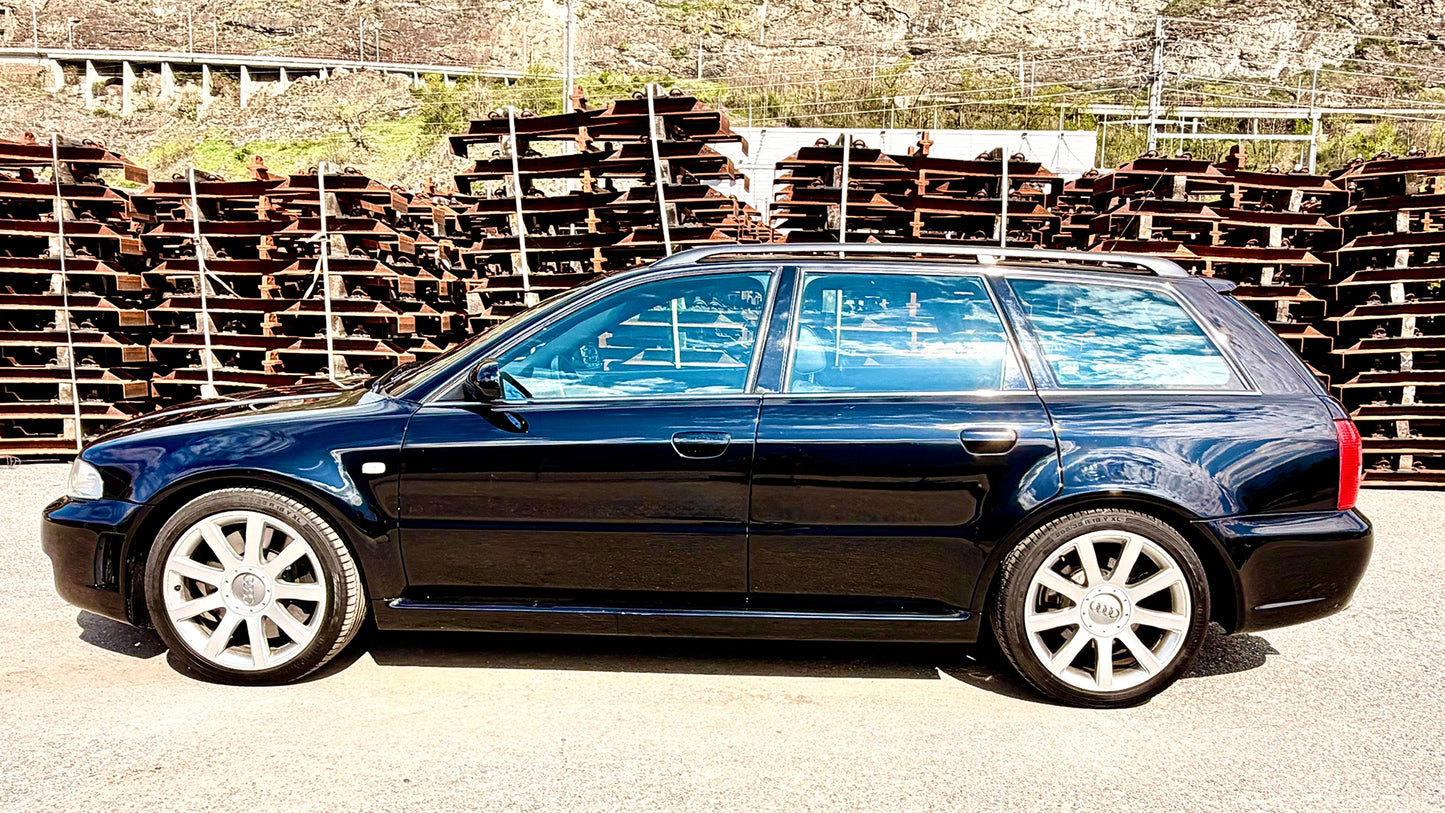 Audi RS4 Avant Quattro (2001)
