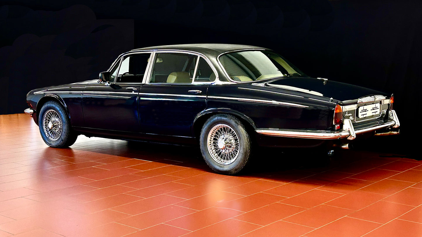 Daimler Double Six (1978)