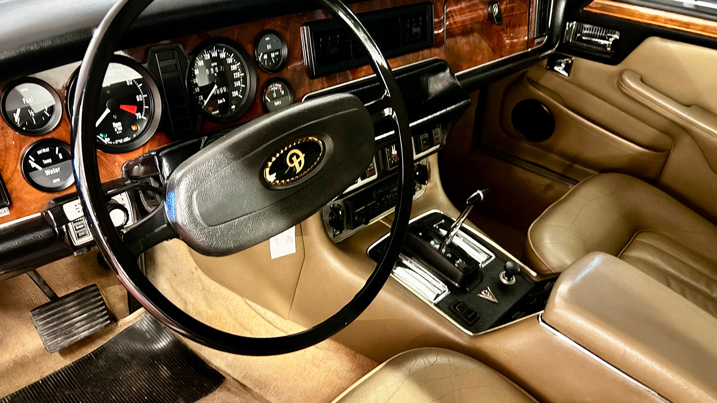 Daimler Double Six (1978)