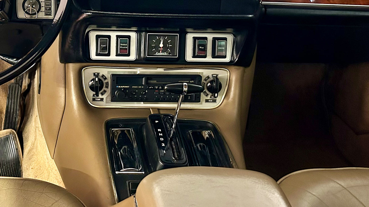 Daimler Double Six (1978)